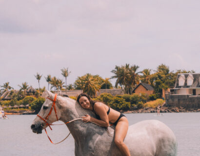 Swimming with the horse