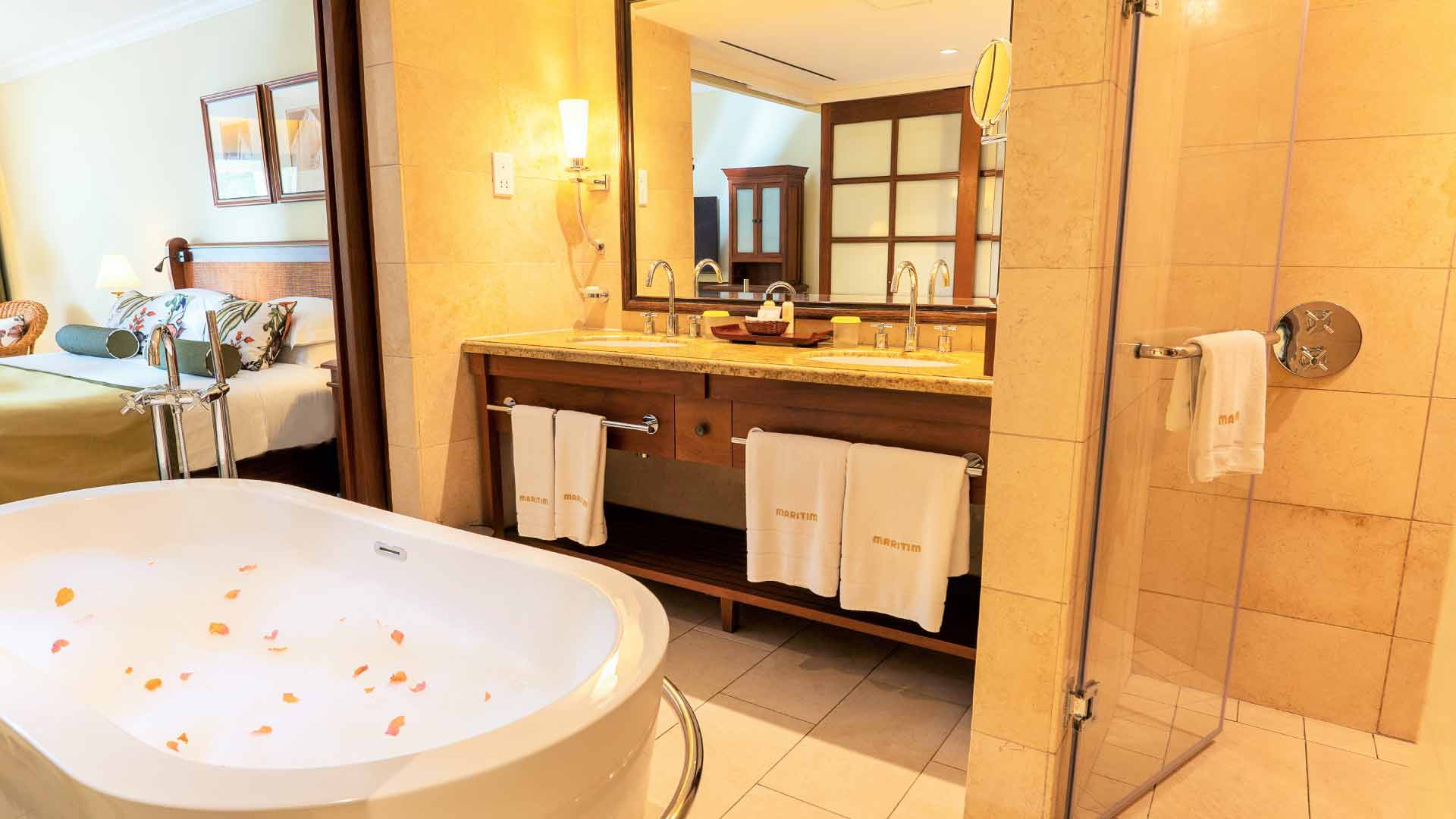 Deluxe Bathroom